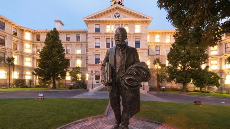 Photo of Peter Fraser statue outside of the old Government buildings. 
